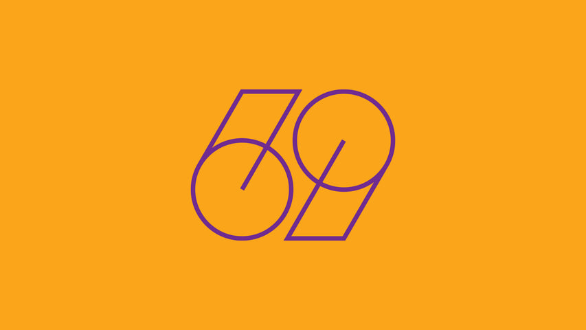 Le nombre 69 écrit en mauve sur fond orange.