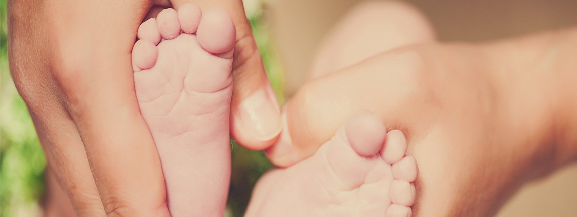 Hand holding a baby's foot 