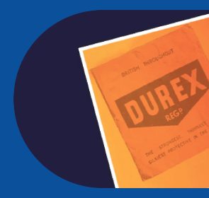 Premier condom humidifié Durex, hors de son emballage