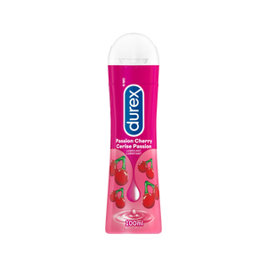 Lubrifiant Durex mangeable aromatisé à la cerise dans une bouteille rose de 100 ml.