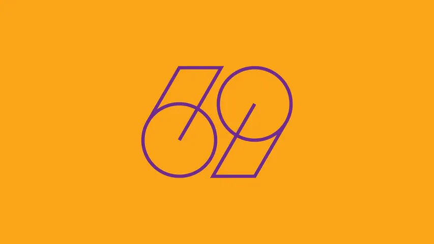 Le nombre 69 écrit en mauve sur fond orange.